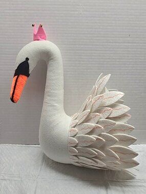 NWOT Handmade Wool Odette Swan Head by "Sew Heart Felt" Wall-Mount Decoration.